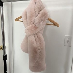 NWT Apparis Blush Pink Faux Fur Scarf